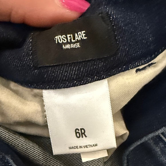 Express| Women's 70s Flared Mid-Rise Jeans - Dark Blue - Picture 3 of 8